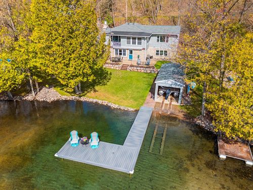 16164 Bucks Point Ln, Mountain, WI, 54149-9792 | Card Image