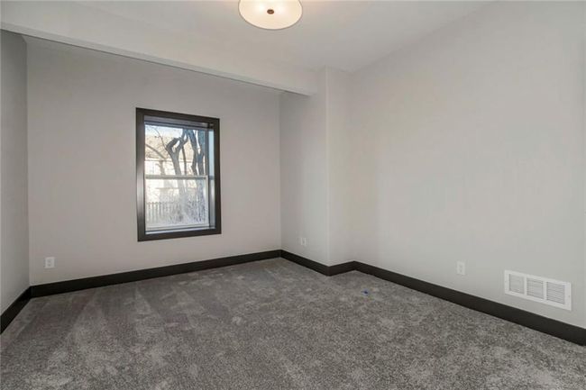 Spare room with carpet flooring and baseboards | Image 25