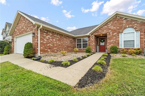 7904 Hollowview Dr, Sellersburg, IN, 47172-8918 | Card Image