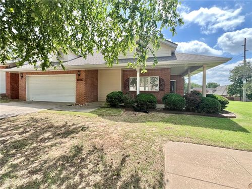 4214 N Meadow View Dr, Fayetteville, AR, 72703-5057 | Card Image