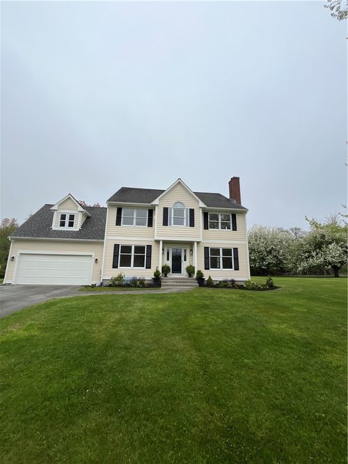 43 Bluegrass Dr, Middletown, RI, 02842-4658 | Card Image