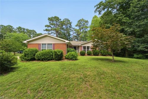 404 W Woodland Dr, Yorktown, VA, 23692-3323 | Card Image