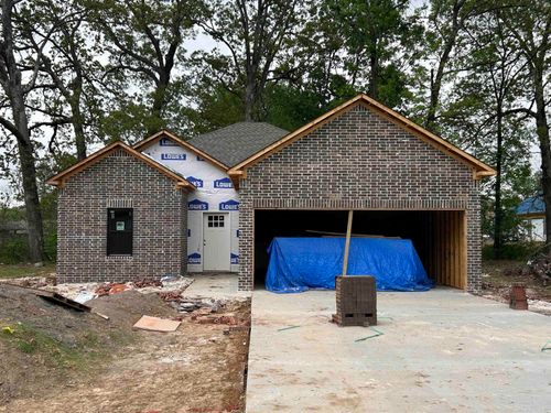 215 Kayla Ln, Lonoke, AR, 72086-2324 | Card Image