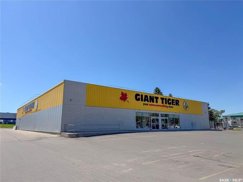 st-w-267 32nd St W, Prince Albert, SK, S6V5Z2 | Card Image