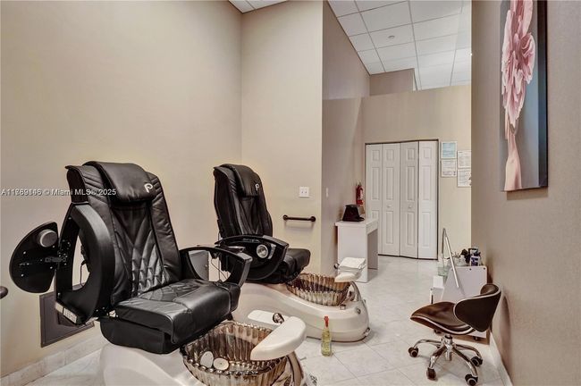 APT-342 - 16101 Emerald Estates Dr, Condo with 2 bedrooms, 3 bathrooms and null parking in Weston FL | Image 31
