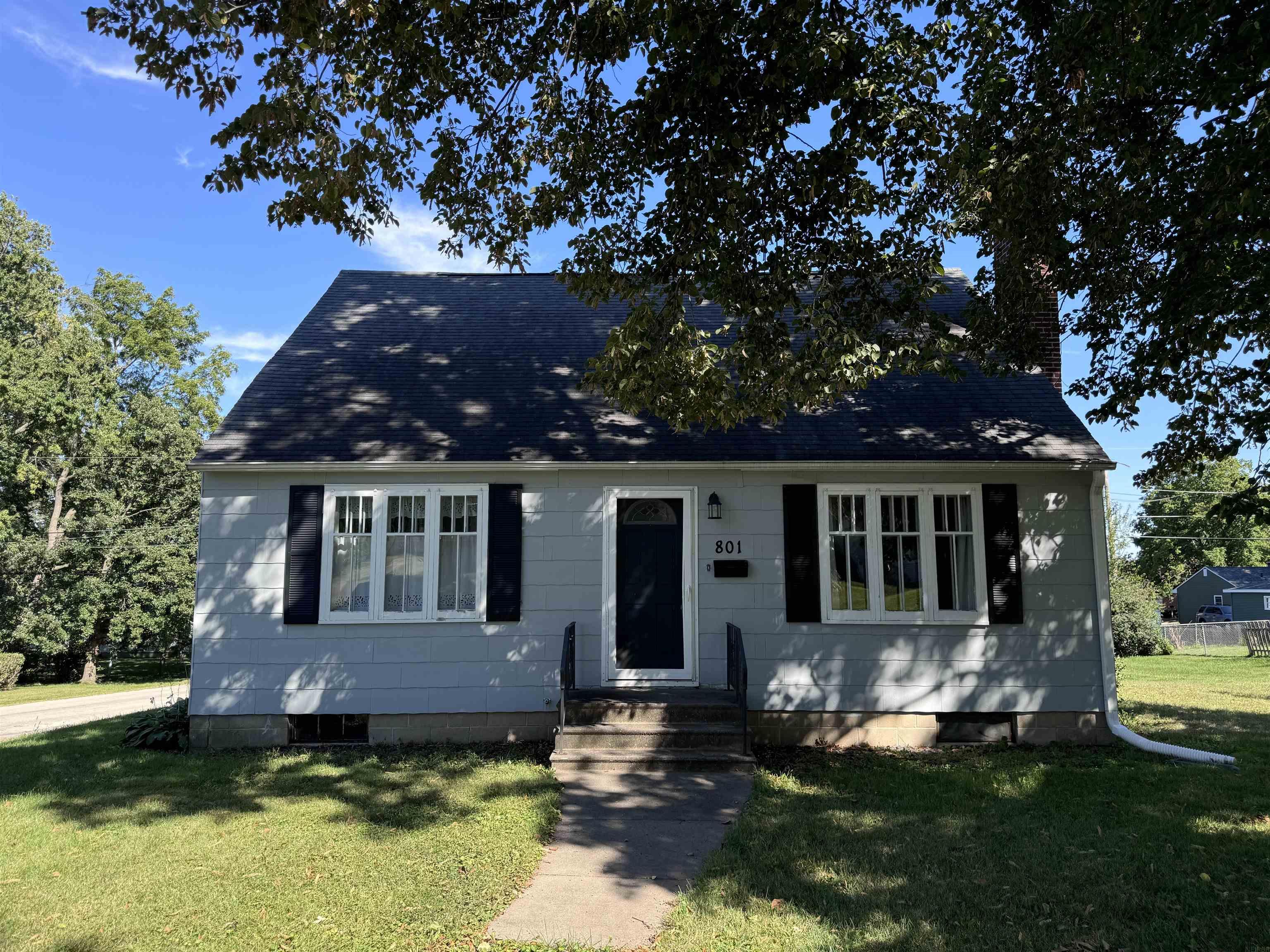 Hickory St, Waterloo, IA 50701