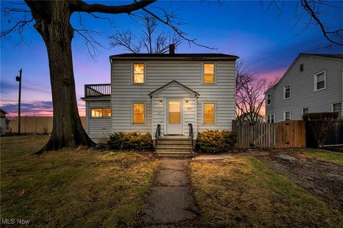 2217 E 32nd St, Lorain, OH, 44055-2017 | Card Image