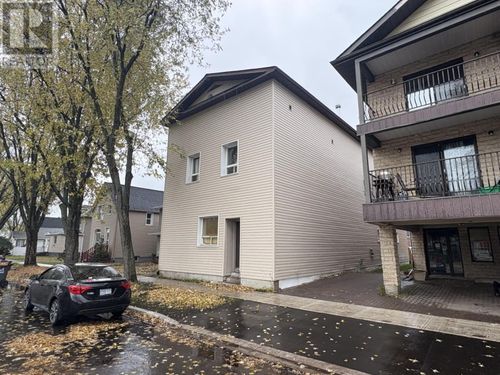 216 Leith St, Thunder Bay, ON, P7C1M8 | Card Image