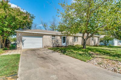 1318 W Water Street, House other with 3 bedrooms, 2 bathrooms and null parking in Weatherford TX | Image 2