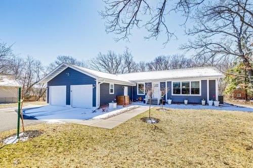 428 County Road F E, Vadnais Heights, MN, 55127-7051 | Card Image