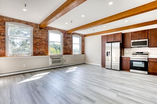 apt-3e-402 River St, Haverhill, MA, 01832-5100 | Card Image