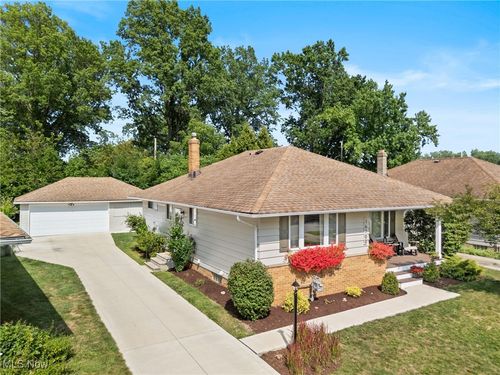 16700 Brinbourne Ave, Middleburg Heights, OH, 44130-5313 | Card Image
