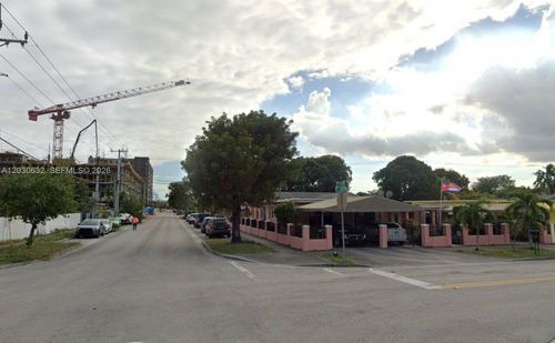 890 E 28th St, Hialeah, FL, 33013-3417 | Card Image