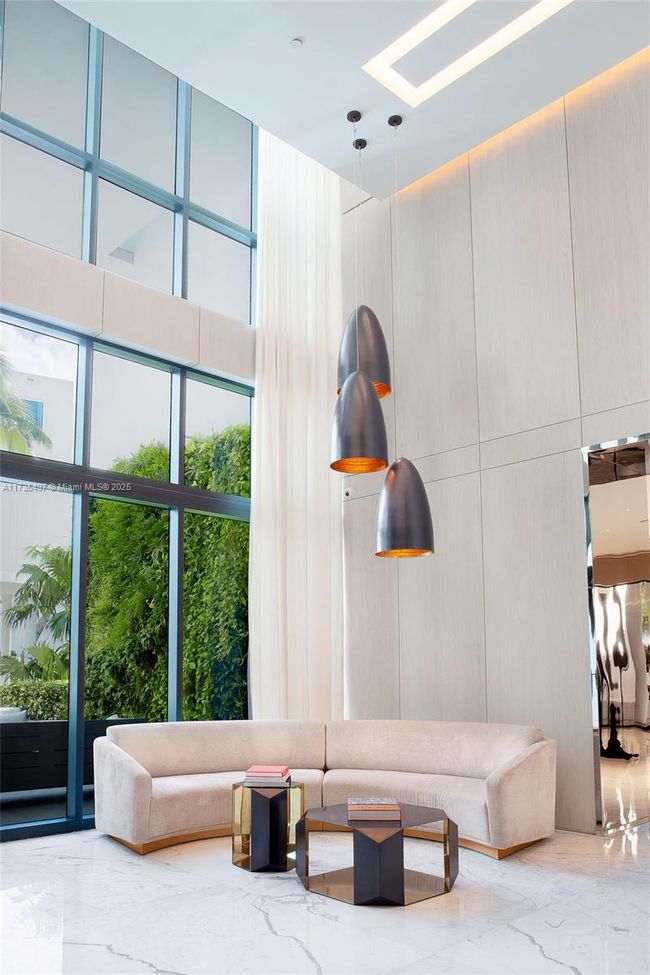 APT-1704 - 50 S Pointe Dr, Condo with 2 bedrooms, 3 bathrooms and null parking in Miami Beach FL | Image 33