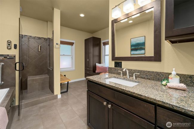 Full Bathroom | Image 23