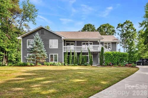 152 Skyview Cir, Asheville, NC, 28804-2762 | Card Image