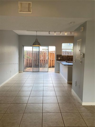 5 - 5240 Nw 109th Ave, Condo with 2 bedrooms, 2 bathrooms and null parking in Doral FL | Image 3