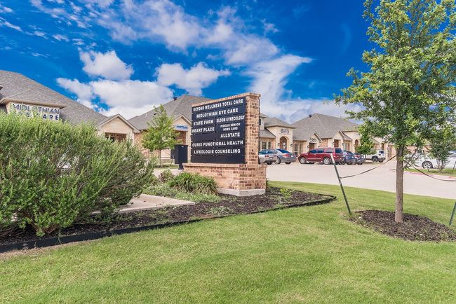Community sign featuring a residential view and a yard | Image 24