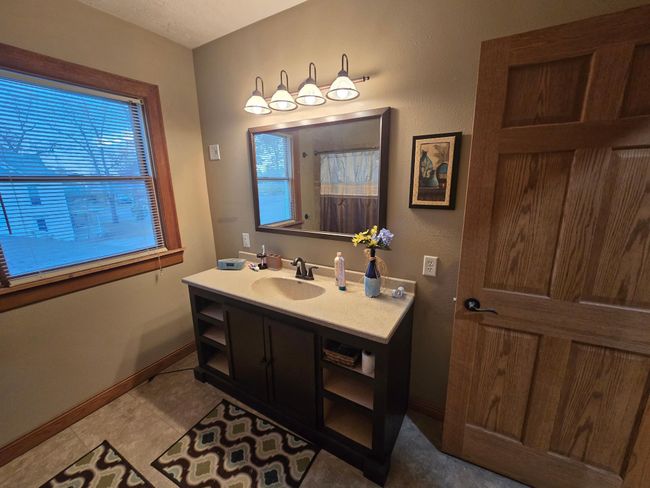 Updated vanity, 6 panel doors | Image 32