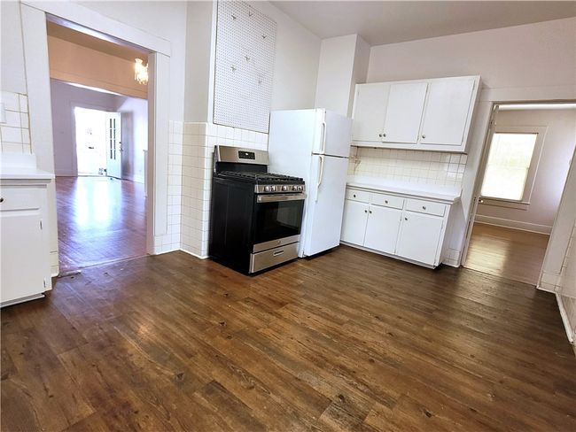 Spacious Kitchen with room for breakfast table or Kitchen cart | Image 7