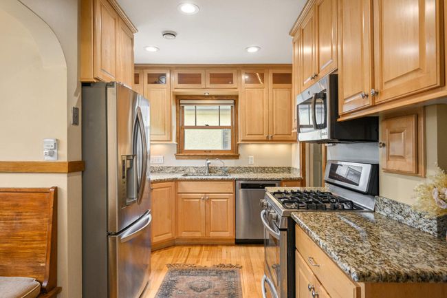Stainless steel appliances, new dishwasher | Image 13