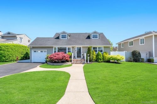 33 Peachtree Ln, Hicksville, NY, 11801-1649 | Card Image