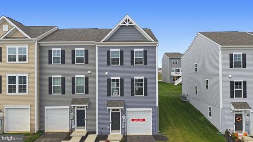 793 Lord Fairfax St, CHARLES TOWN, WV, 25414-2623 | Card Image