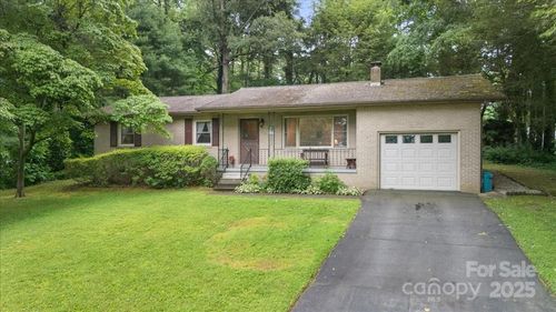111 Cannon Dr, Hendersonville, NC, 28792-1118 | Card Image