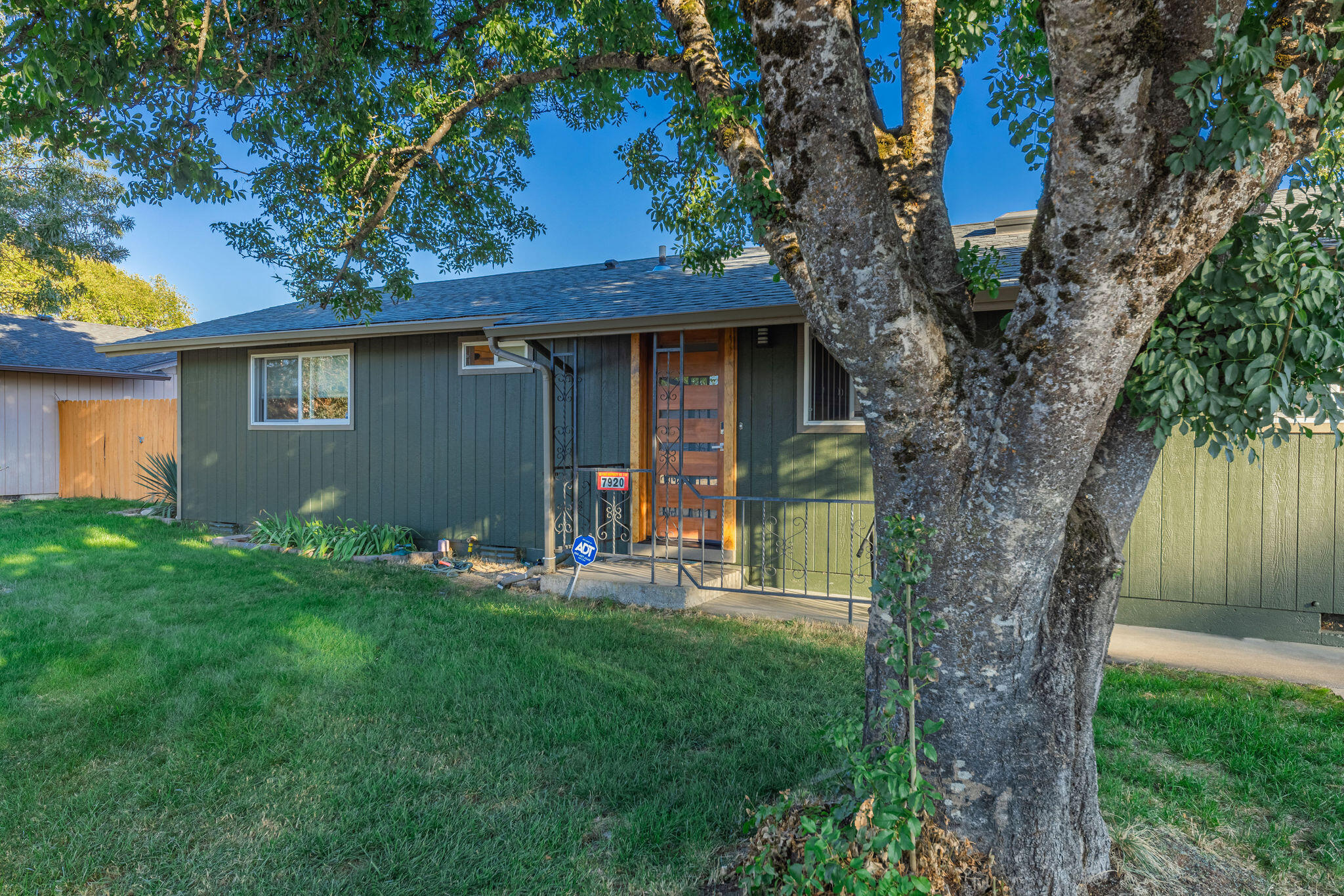 Gladstone Ave, White City, OR 97503