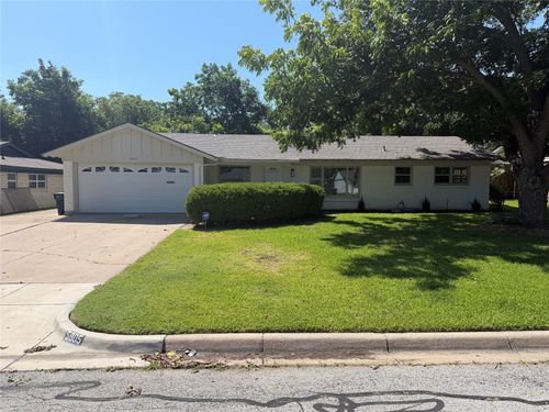 5905 Walraven Cir, Fort Worth, TX, 76133-2722 | Card Image