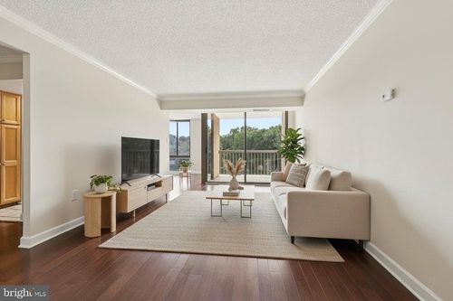 apt-220-4500 S Four Mile Run Dr, ARLINGTON, VA, 22204-3534 | Card Image