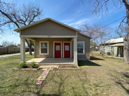 257 E Garza St, New Braunfels, TX, 78130-4124 | Card Image