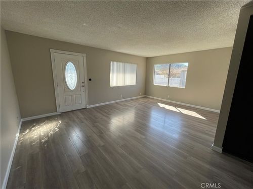 28164 Robin Ave, Saugus, CA, 91350-2060 | Card Image