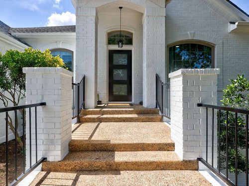 9902 Scenic Bluff Dr, Austin, TX, 78733-6015 | Card Image