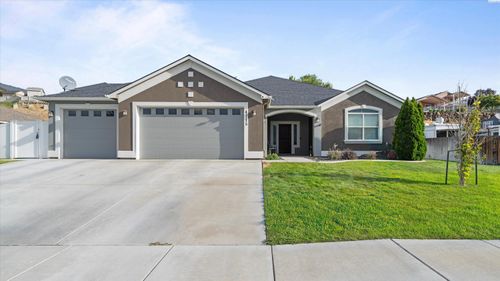 4715 Bermuda Dunes Dr, Pasco, WA, 99301-2198 | Card Image