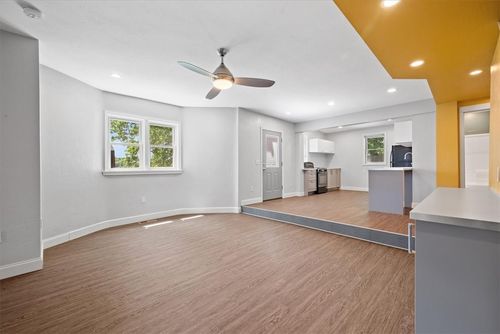 38 Pasadena St, Mt Washington, PA, 15211-2140 | Card Image