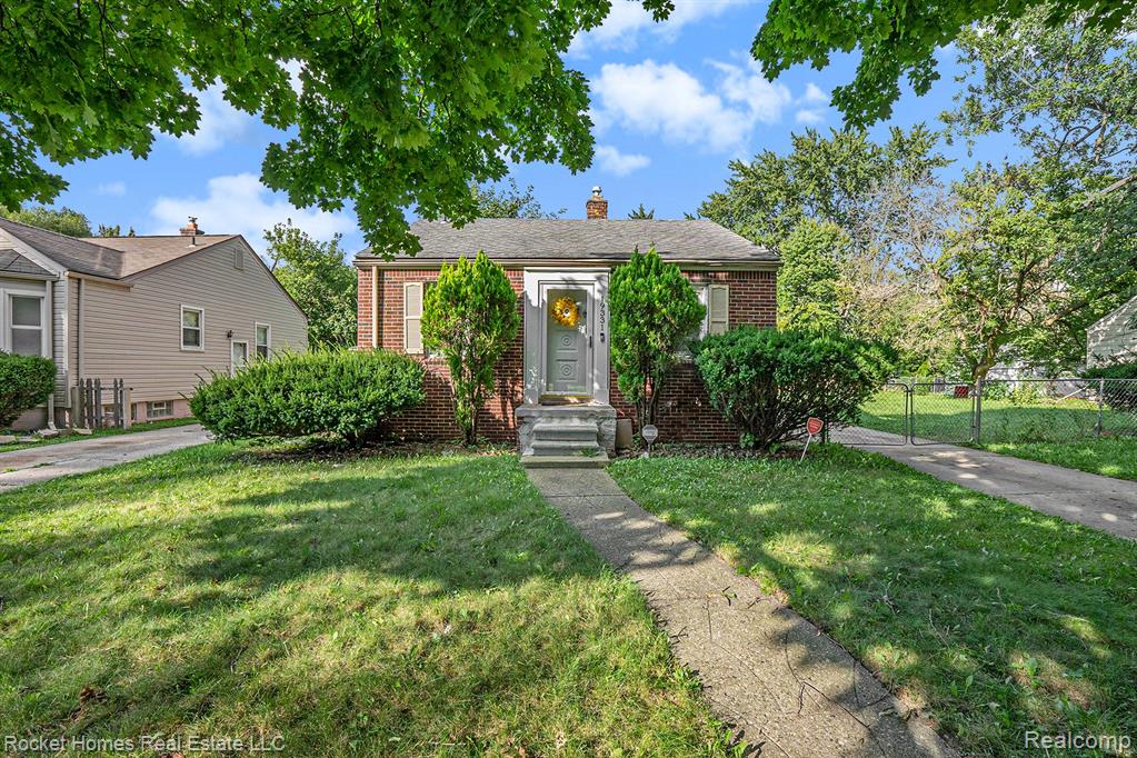 Kingsville St, Harper Woods, MI 48225