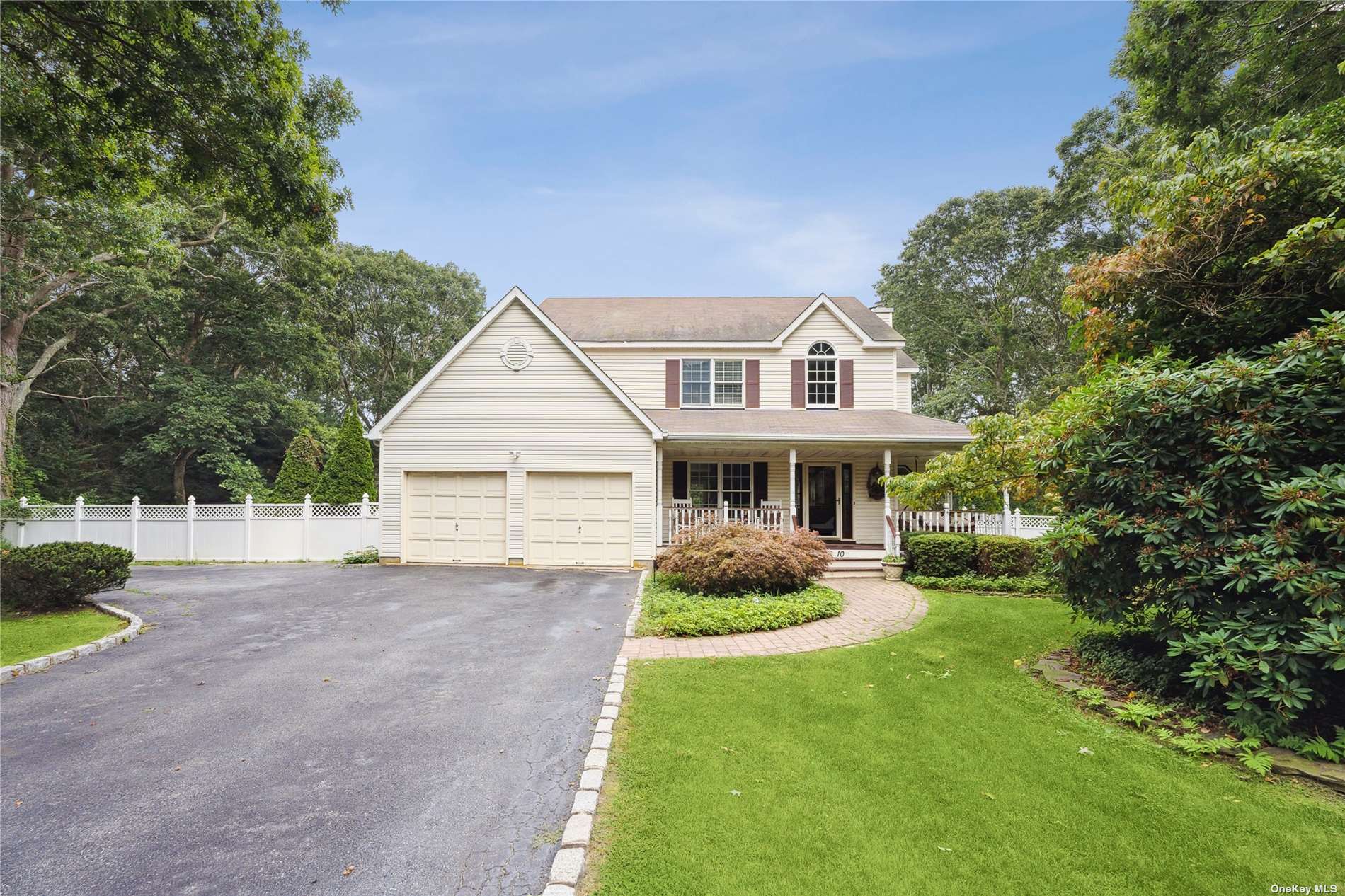 Drew Dr, Eastport, NY 11941