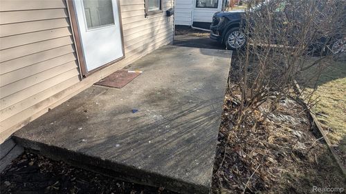 6713 Mcguire St, Taylor, MI, 48180-1593 | Card Image