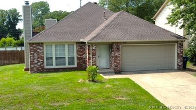 512 S Nyssa Avenue, House other with 3 bedrooms, 2 bathrooms and null parking in Broken Arrow OK | Image 1