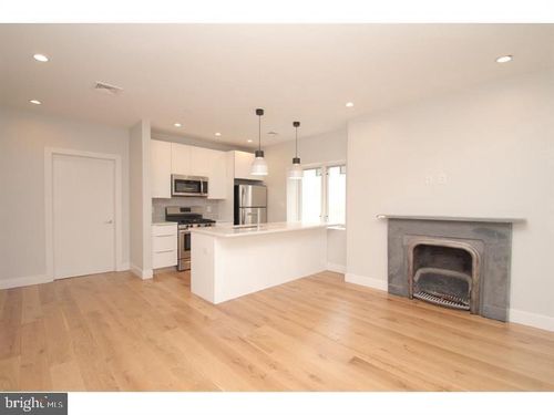 401-220 S 3rd St, PHILADELPHIA, PA, 19106-3837 | Card Image