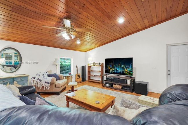 6551 Sw 126 Th St, House other with 5 bedrooms, 3 bathrooms and null parking in Pinecrest FL | Image 10