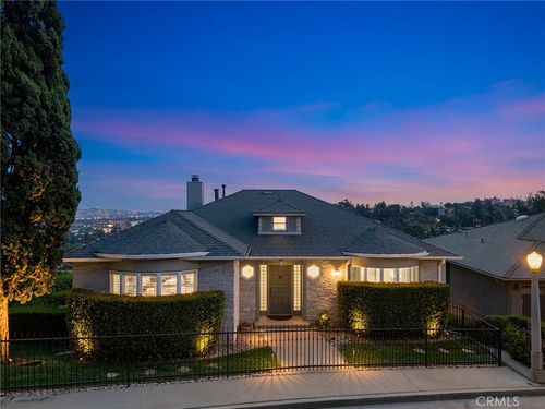 3664 Holboro, Los Angeles, CA, 90027 | Card Image