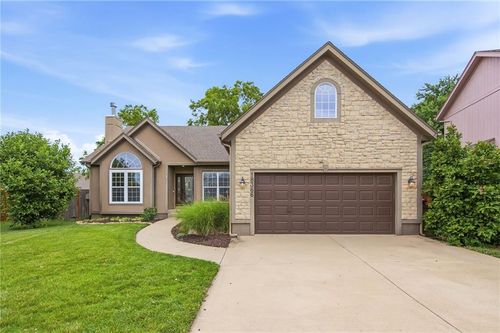 18366 W 157th Ter, Olathe, KS, 66062-7065 | Card Image