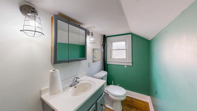 Upper 1/2 Bathroom | Image 24