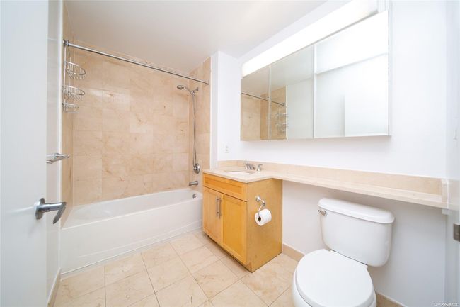 PH3M - 40-22 College Point Blvd, Condo with 2 bedrooms, 2 bathrooms and null parking in Flushing NY | Image 9