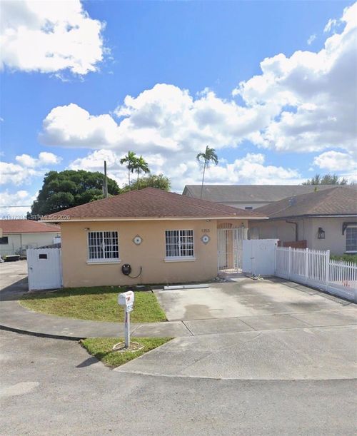 1353 W 30th St, Hialeah, FL, 33012-4853 | Card Image