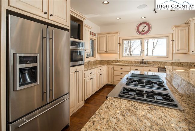1902 Elk Creek Mountain Pkwy, House other with 4 bedrooms, 5 bathrooms and null parking in Todd NC | Image 12