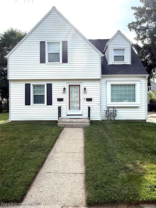 736-734-736 Briarcliff Rd, Jackson, MI, 49203-3908 | Card Image