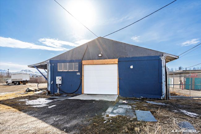 Overhead Door Side 1 | Image 10